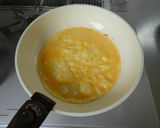 ぶなしめじとチーズのオムレツ作り方5写真