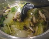 生姜が決め手♡あったか白菜ときのこの汁物作り方5写真