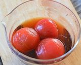 麺つゆにつけたトマトにネギ塩だれをトッピング♪作り方2写真