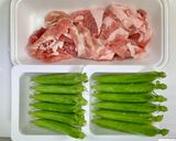 豚こま肉とスナップエンドウの塩炒め作り方1写真