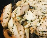鶏肉とシメジのバジルバター炒め作り方2写真