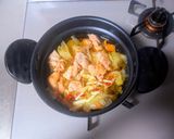 鶏もも肉とレタスの旨辛オイル鍋作り方3写真