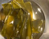 鶏手羽と大根、昆布の煮物作り方1写真