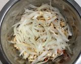 副菜に☆大根人参玉ねぎと油揚げの酢の物作り方7写真