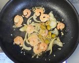 玉ねぎとオリーブを入れたエビパスタ作り方5写真