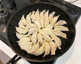 栄養満点✨廃棄0！レタスの外葉ぎょうざ作り方5写真