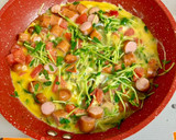 トマトと豆苗とウインナーの卵とじ♪作り方4写真