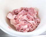 豚こまとピーマンと椎茸のにんにく味噌炒め作り方1写真