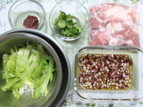 簡単ランチ！胡瓜レタス梅しゃぶ豚丼サラダ