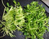 豆苗のにんにく炒め作り方2写真