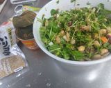 サバ味噌煮缶と豆苗のサラダ作り方1写真