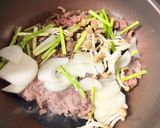 アスパラとしめじこく旨ビーフストロガノフ風作り方2写真