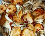 鶏むね肉とキノコの旨辛炒め作り方5写真