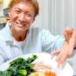 けんじさん料理頑張る